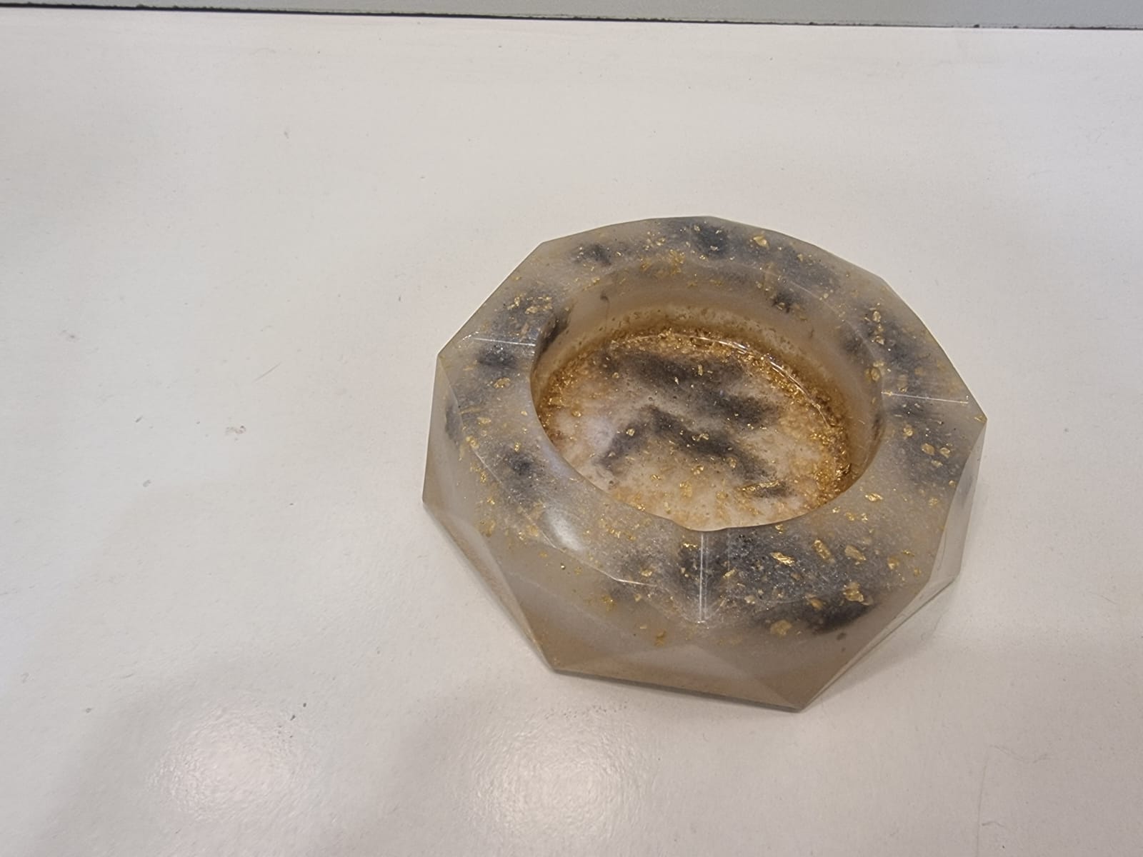 Round Shape Ashtray - Resin Art Products